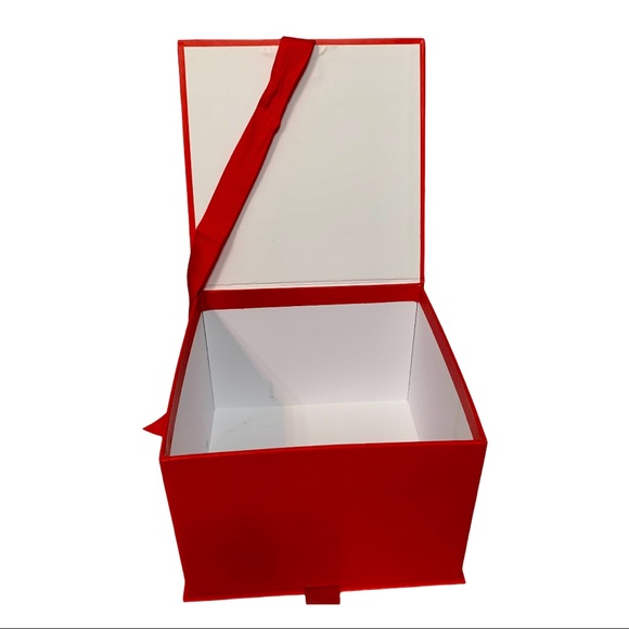 Hallmark Red Large Ribbon Tied Gift & Keepsake Box - Picture 10 of 10